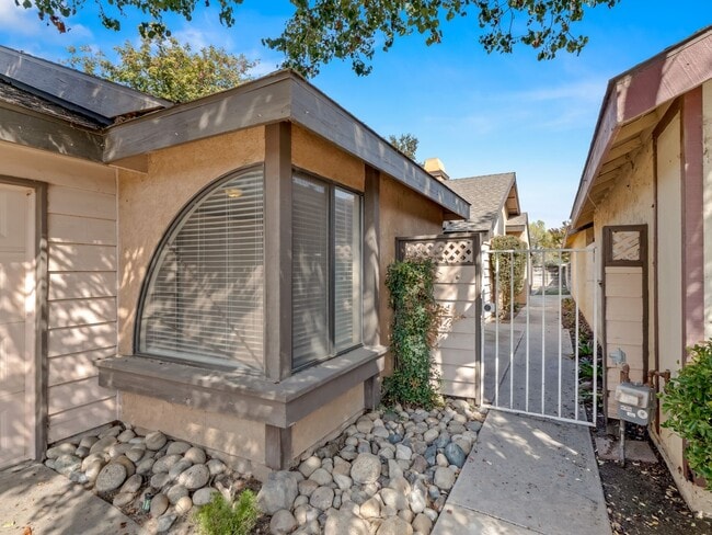 Building Photo - 3 Bedroom Home Rent Ready!!!