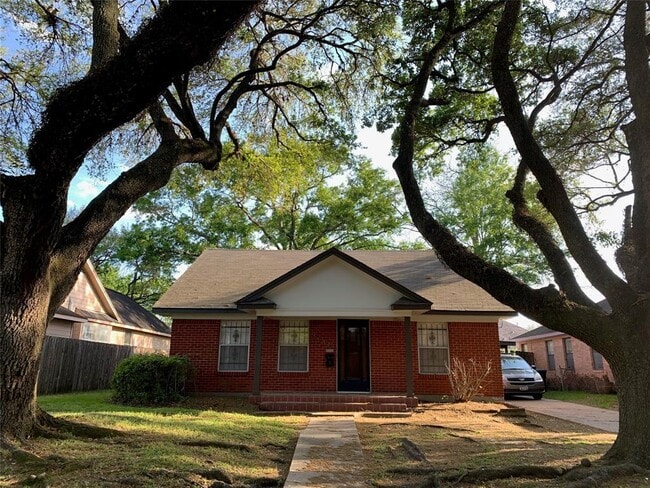 Building Photo - 3446 Ozark St