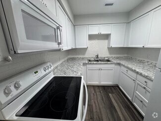 Building Photo - 243 Castlewood Dr