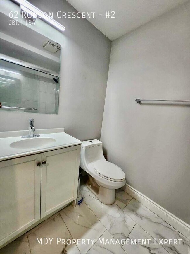 Photo du bâtiment - Charming lower unit available!