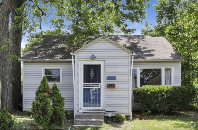 Building Photo - 2940 Hiawatha St