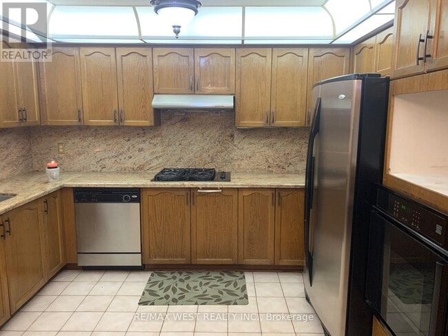 Building Photo - 18 David Dr