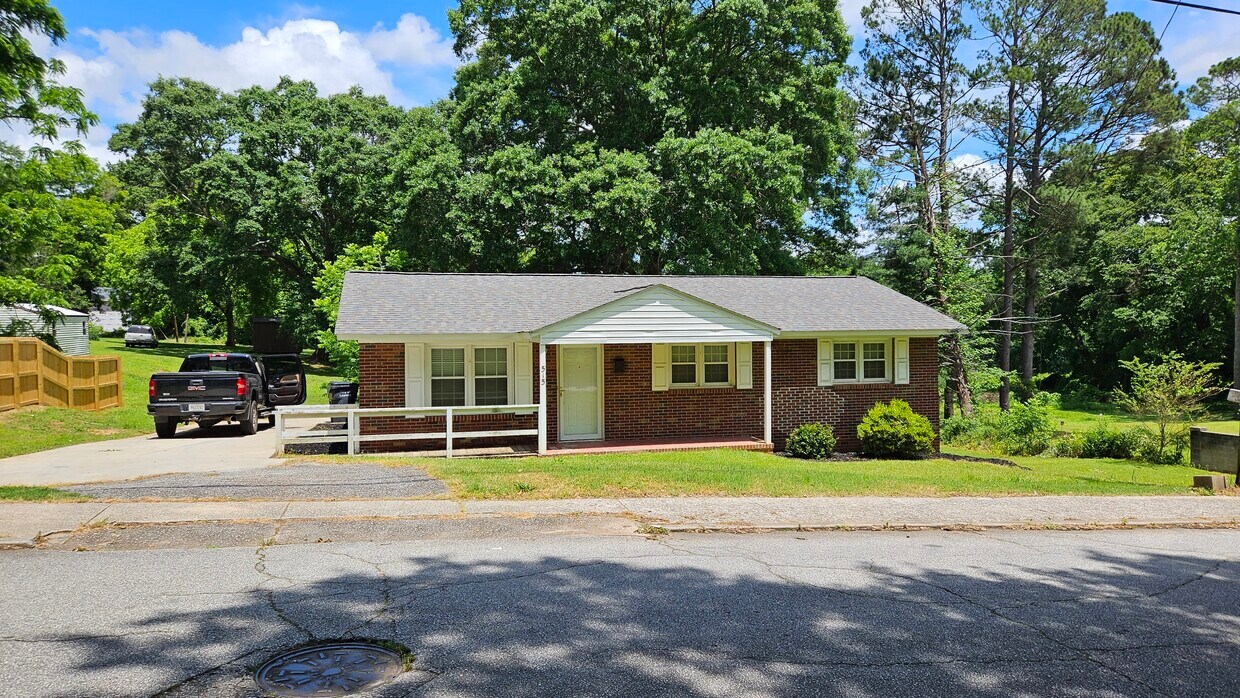 515 Green St, Laurens, SC 29360 House for Rent in Laurens, SC