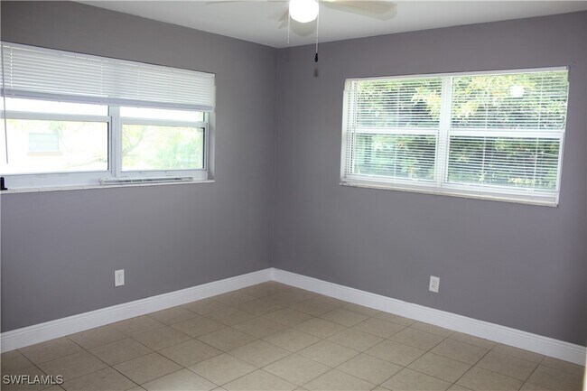 Foto del edificio - 334 Cape Coral Pkwy W