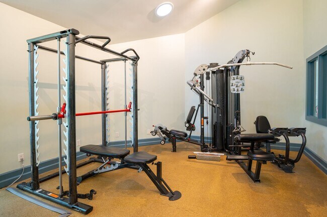 Foto del edificio - OFF-SEASON FURNISHED MONTHLY RENTAL STARTI...