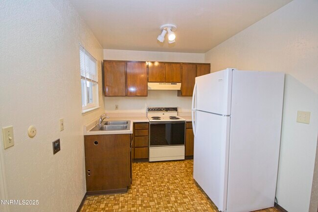 Foto del edificio - 1600 E Long St