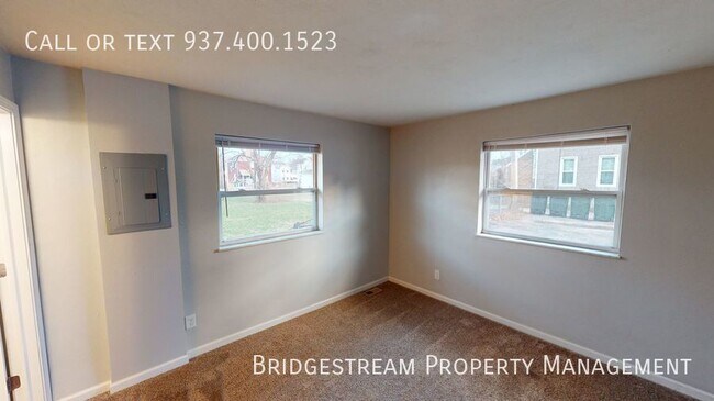 Building Photo - Ranch level 1 bedroom, 1 bath unit in East...