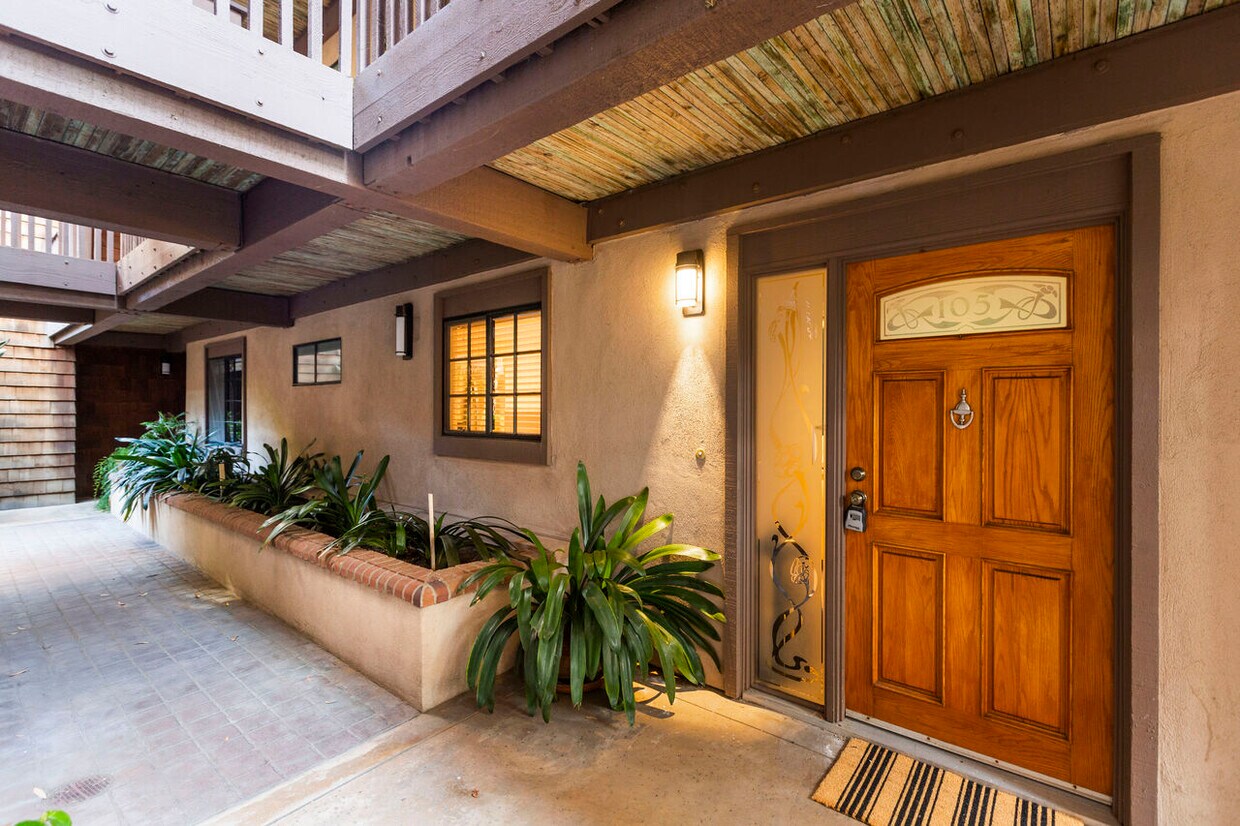 Foto principal - 8860 Villa La Jolla Dr