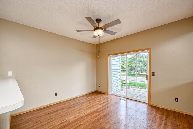 Foto del edificio - 3605 Lawndale Ln N
