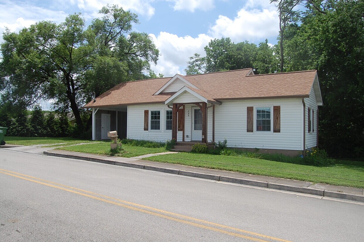 Primary Photo - 209 N 6th St