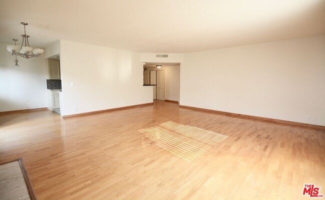 Foto del edificio - 11737 Darlington Ave