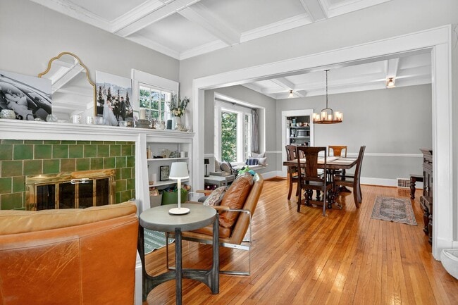 Foto del edificio - Great 3 Bedroom & 2 Full Baths In GREAT South Plaza Location