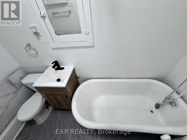 Building Photo - 321 Hunter St E