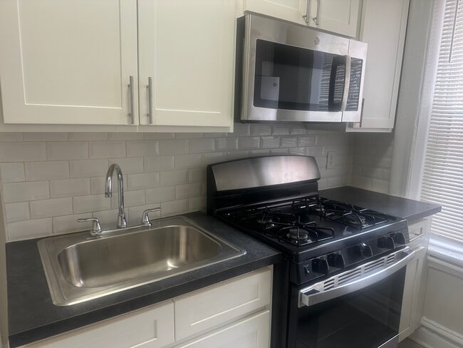 Building Photo - 125 Corbin Ave