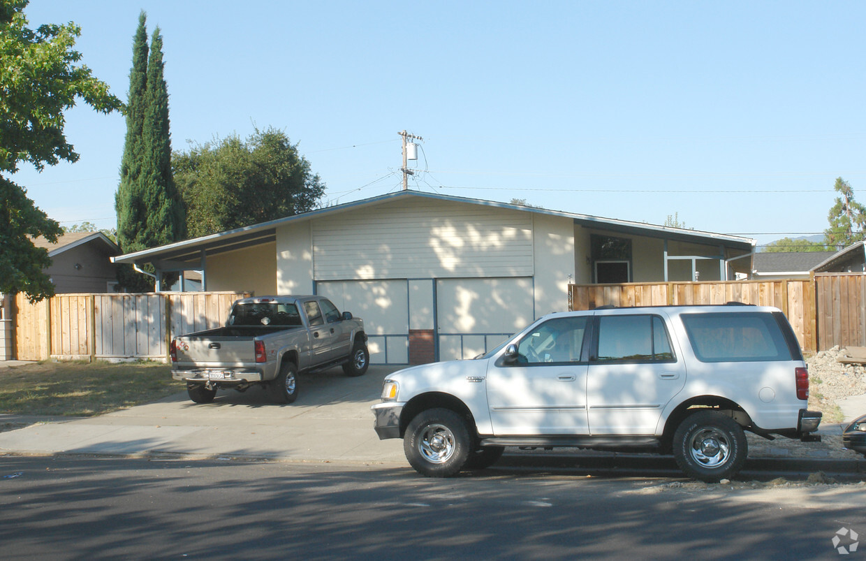 Primary Photo - 3945-3947 Camden Ave