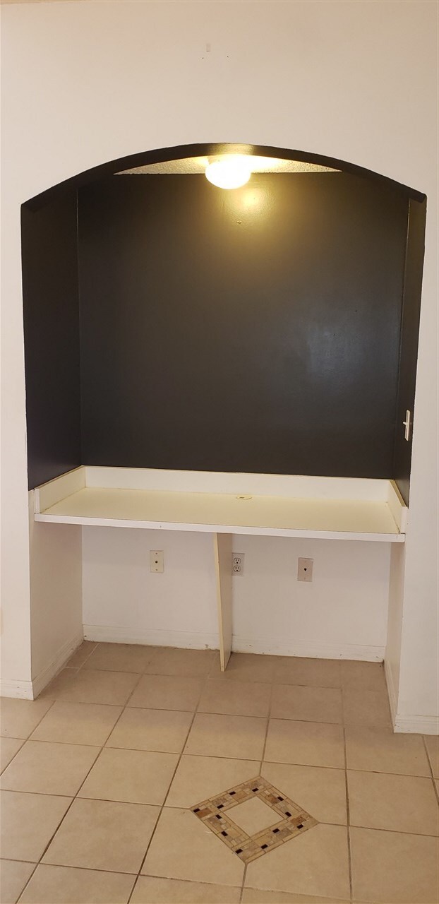 Building Photo - 610 Fairway Dr