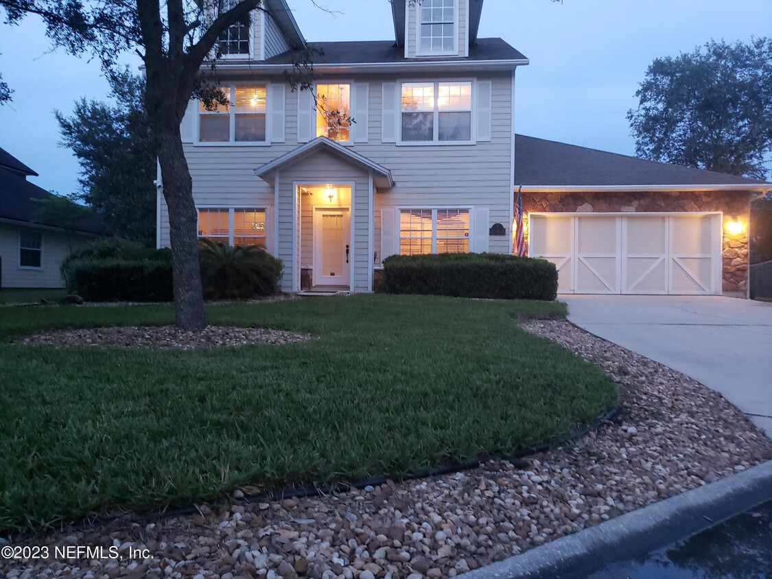 Primary Photo - 12465 Blackwater Ct