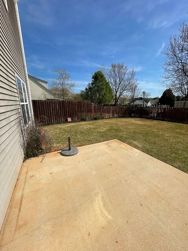 Foto del edificio - Lovely 3 Bedroom 2.5 bath Home in Bridges Estates, walking distance to Bridgeway Station!!