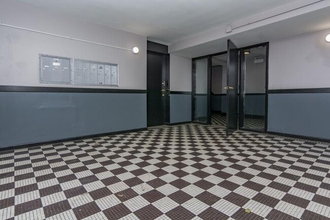 Building Photo - 2 bedroom in Chicago IL 60624