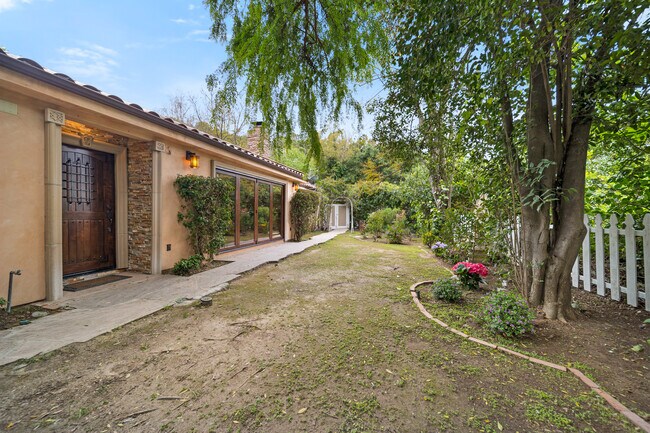 Building Photo - 3370 Camino de la Cumbre