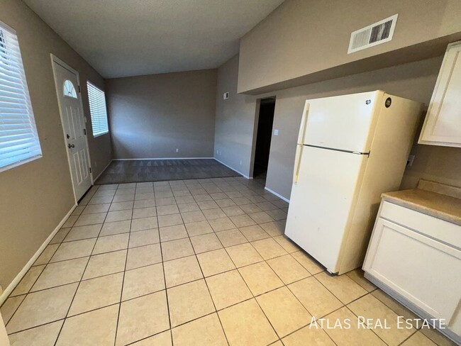 Building Photo - AVAILABLE NOW! ONE MONTH FREE RENT-2 BED 1...