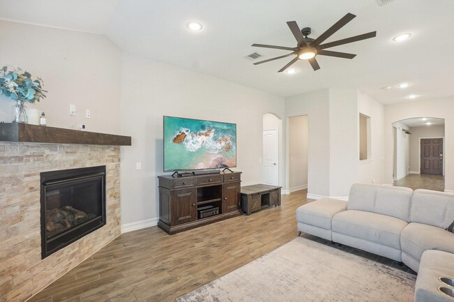 Building Photo - MOVE IN READY! Willow Ridge Estates! Chcec...