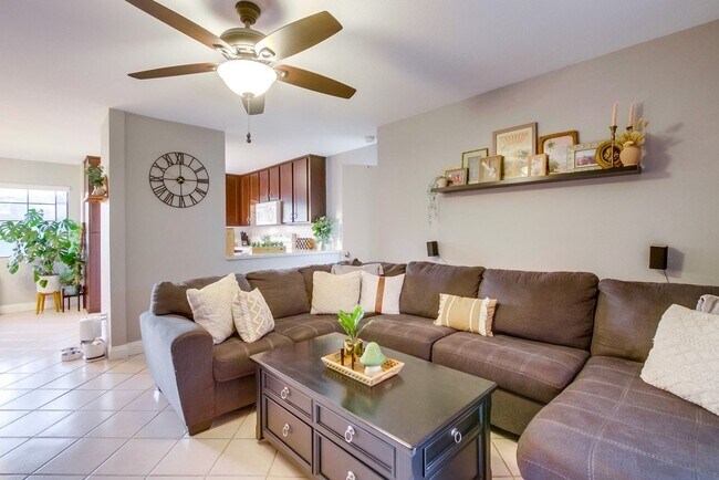 Foto del edificio - 220 Telegraph Canyon Road, Unit G