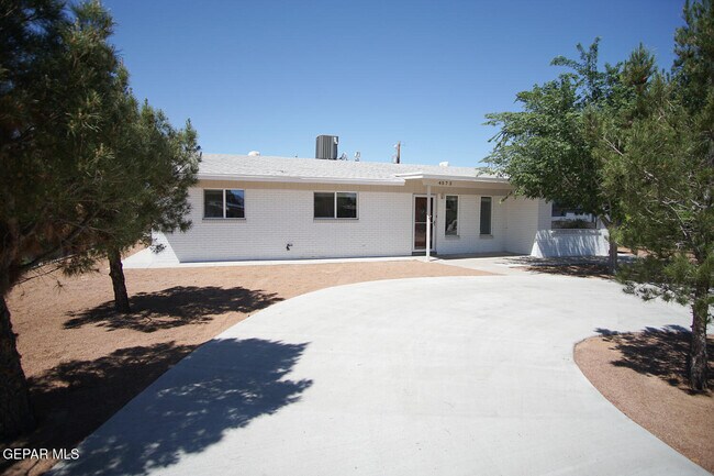 Foto del edificio - 4573 Bobolink Way