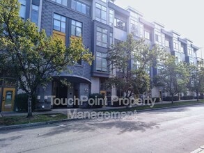 Building Photo - 514 W 10th St