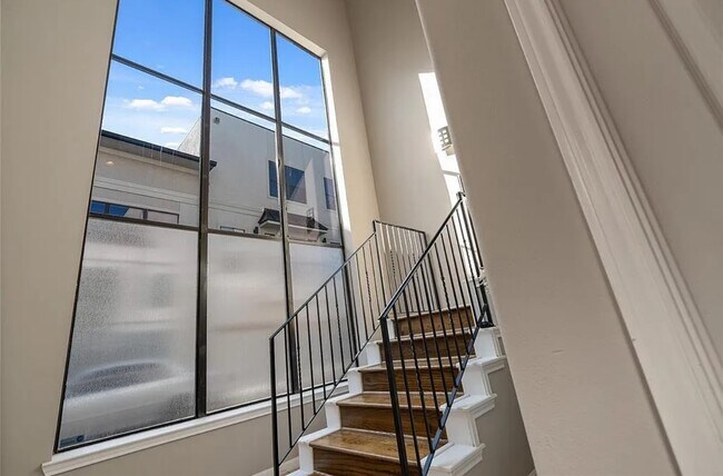 Foto del edificio - 4413 Koehler St