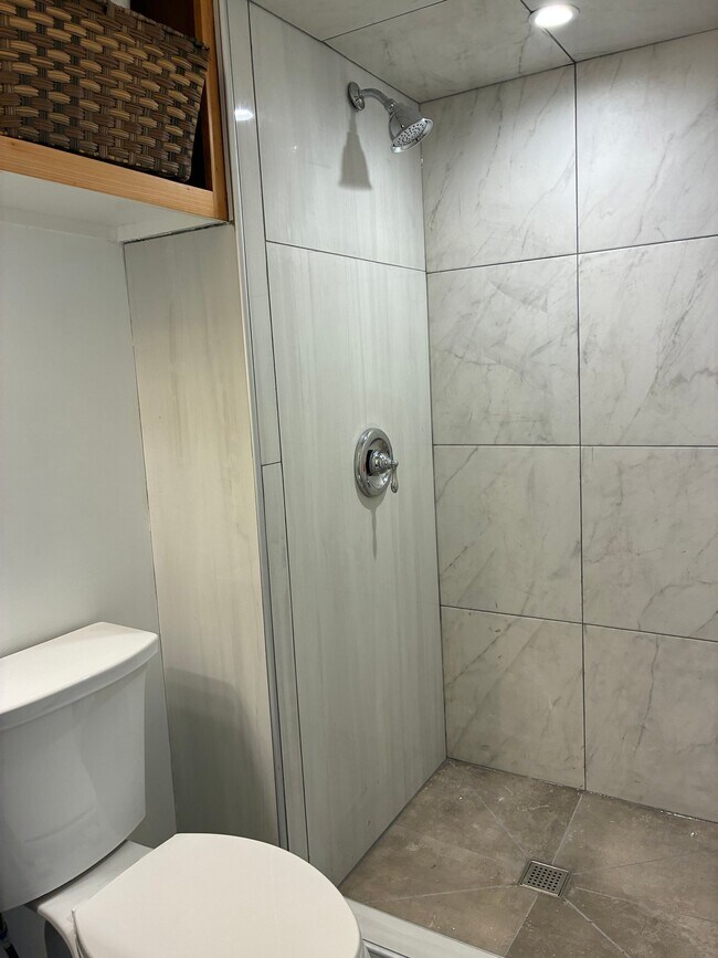 Foto del edificio - 824 Linbard Ln