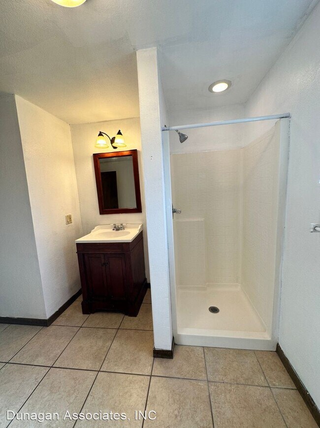 Building Photo - 1 br, 1 bath House - 402 1/2 S. Lake St.