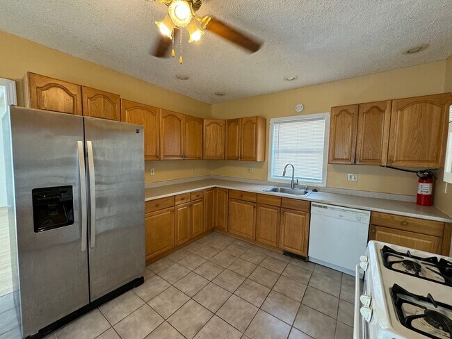 Building Photo - Spacious Pet OK 3-Bedroom Rental W/ Modern...