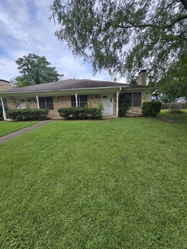 Foto principal - 4624 Leisure Ln