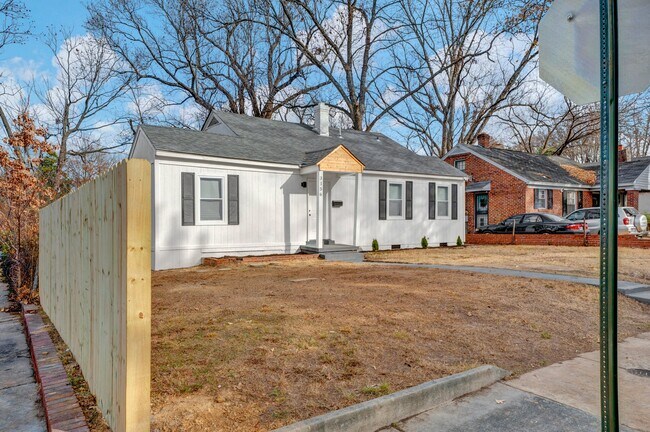 Building Photo - 3156 Powell Ave