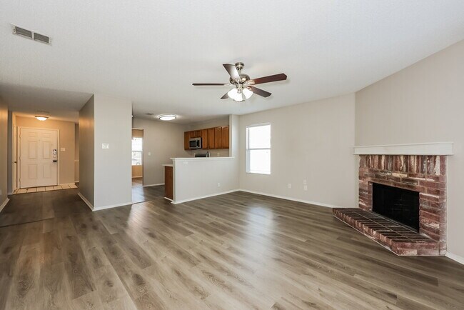 Foto del edificio - 8757 Garden Springs Dr