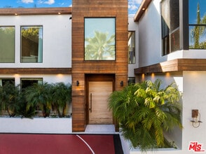 Building Photo - 4841 Alonzo Ave