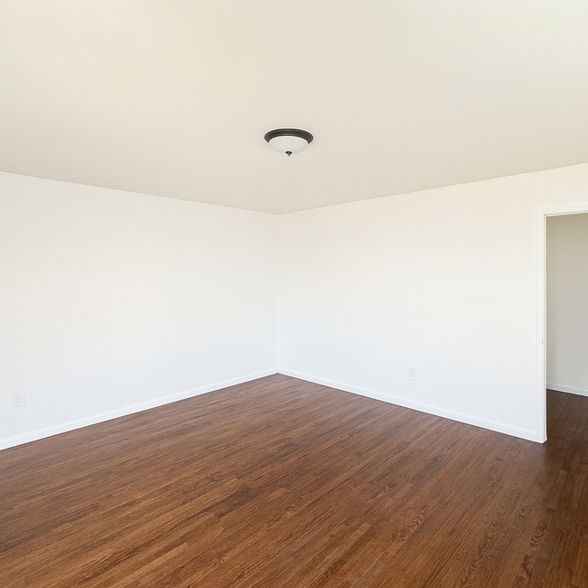 Foto del edificio - 5104-5106 East Falls View Dr.