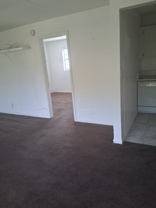 Building Photo - 604 SE 14th Ct
