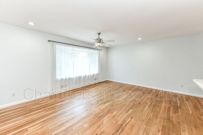 Foto del edificio - 821 Ninovan Rd SE