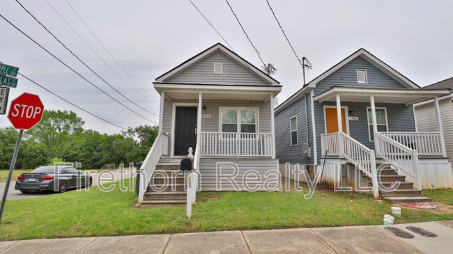 Building Photo - 1400 Maple St