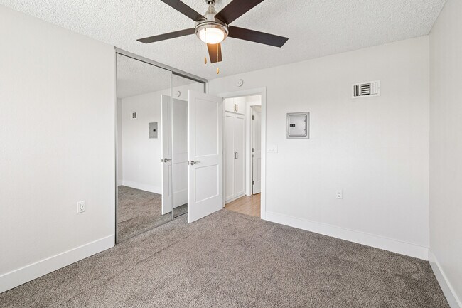 Building Photo - Oak Park Apartments