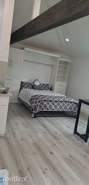 Building Photo - Studio, 1 bath Apartment - 6307 Calvin Avenue