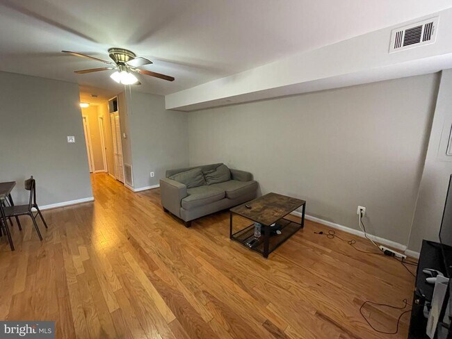 Foto del edificio - 8413 Alameda Ct
