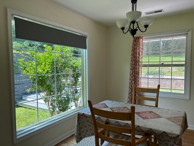 Comedor - 2629 Commonwealth Dr