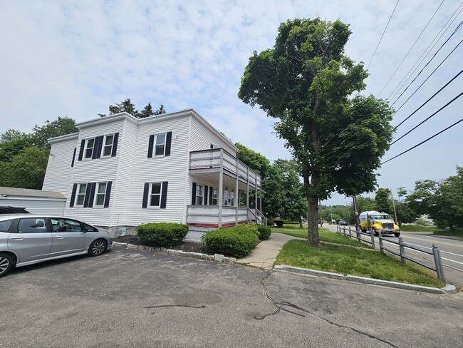 Building Photo - 453 Pond St