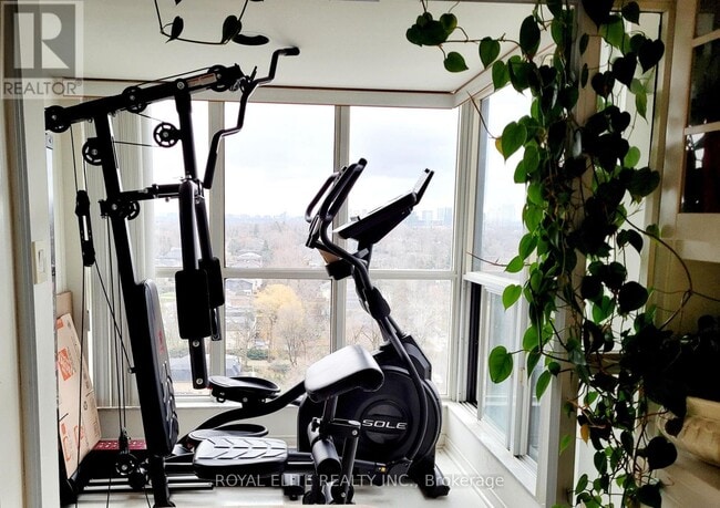 Building Photo - 28 Hollywood Ave