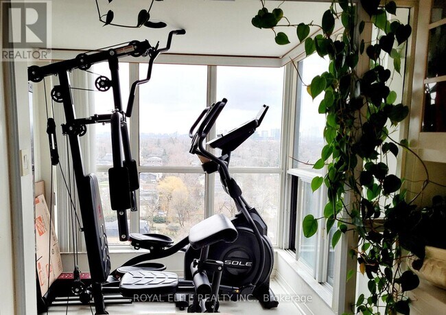 Photo du bâtiment - 28 Hollywood Ave