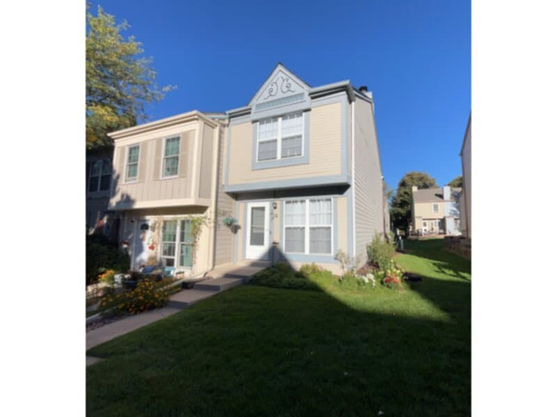 Primary Photo - Charming end unit townhouse available for ...