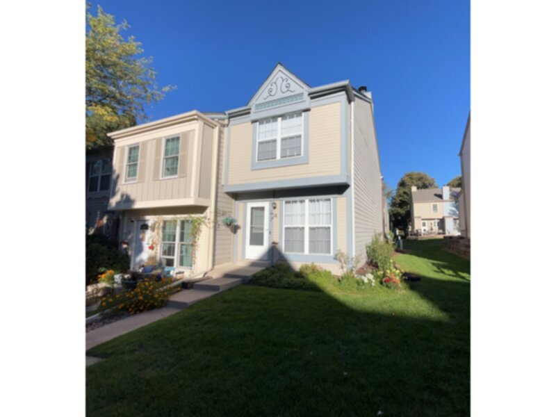 Charming end unit townhouse available for ... - Charming end unit townhouse available for ...